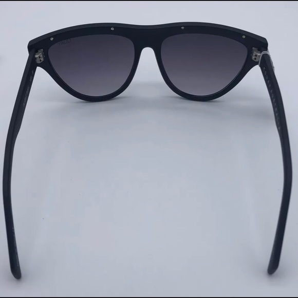 BNWOT— Quay “Flight Risk” purple lens sunglasses - Picture 3 of 4